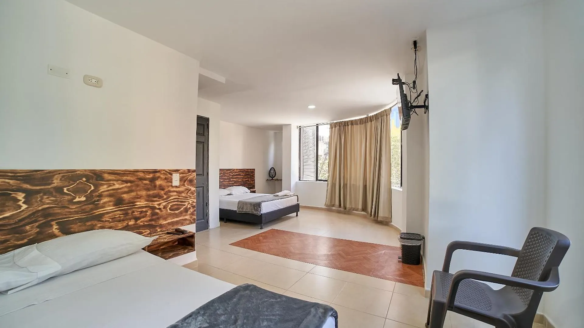 Hotel Express Medellin Farum 2*,  Colombia