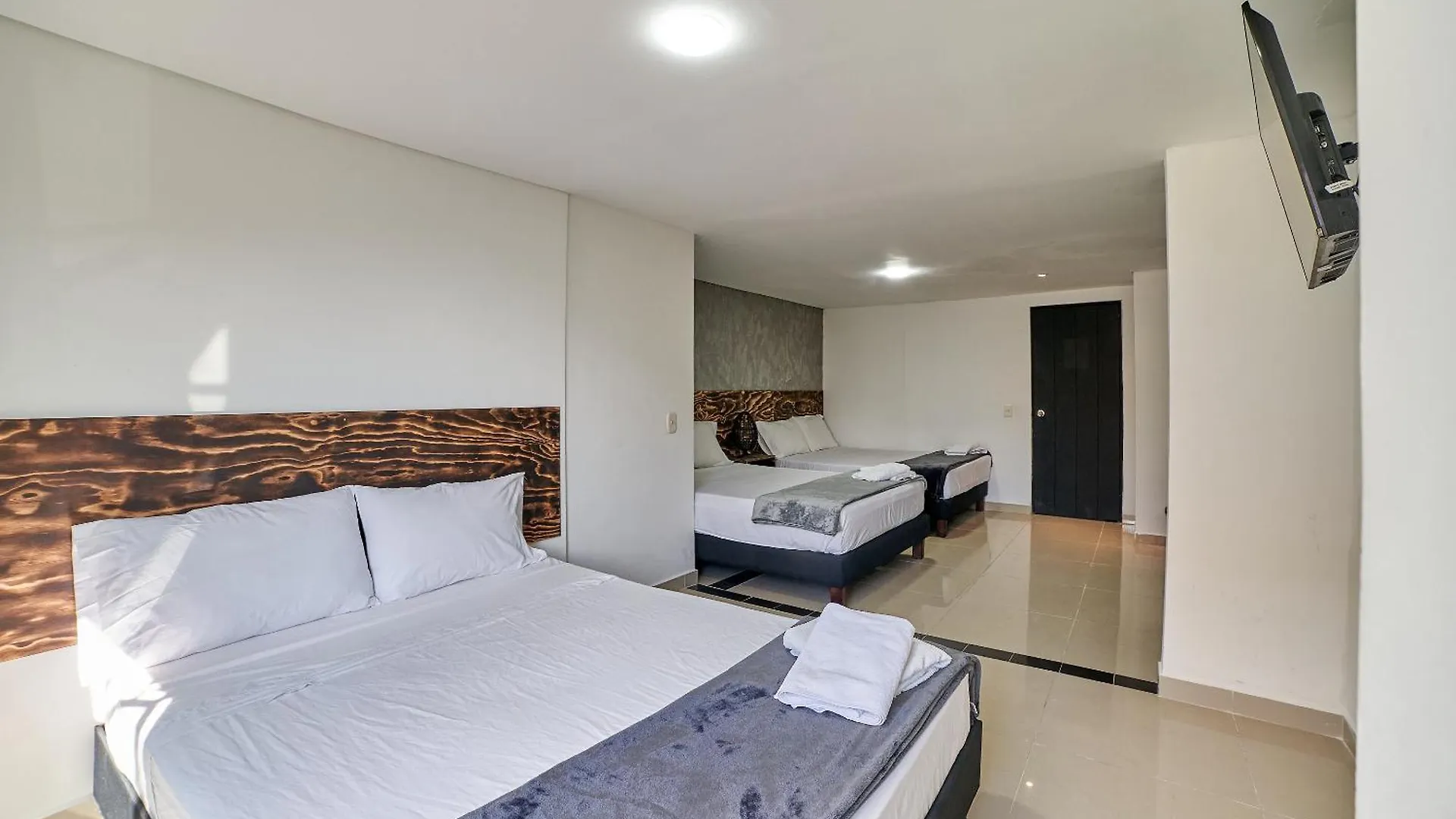 Hotel Express Medellin Farum 2*,  Colombia